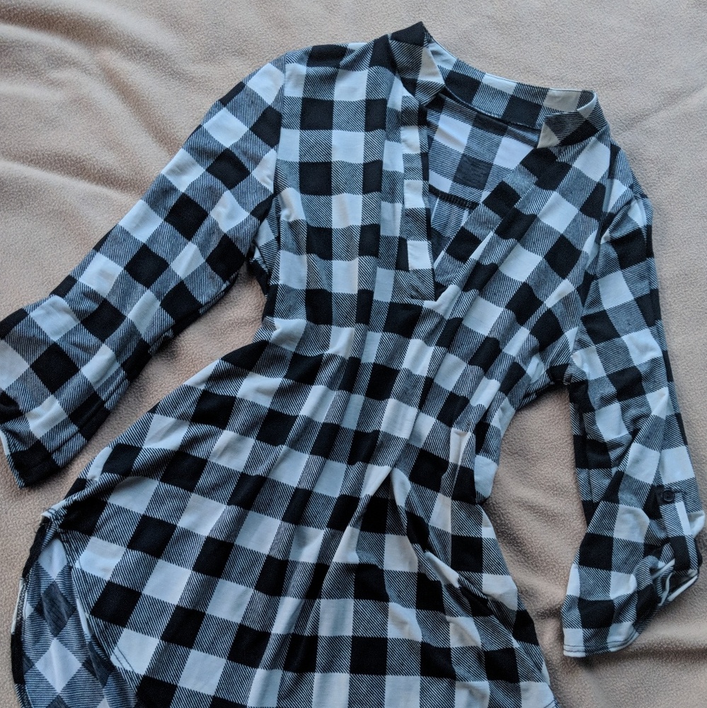 M Gingham V-Neck Top